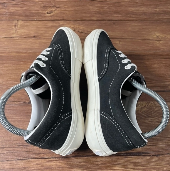 Youth size 5 big boys vans shoes - Picture 2 of 10